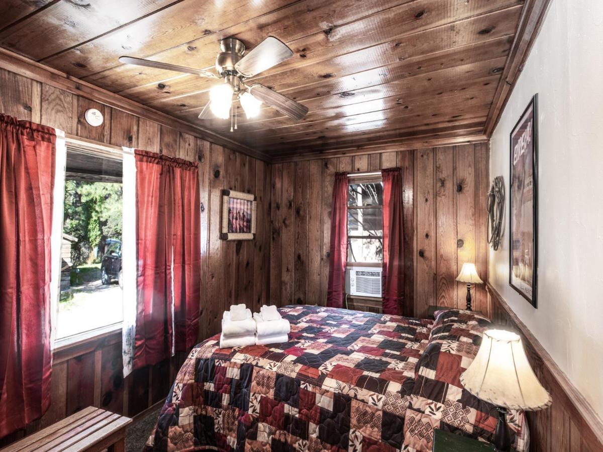 Apache Village Cabinette 11, Queen Bed, Midtown, Sleeps 2 Рюидозо Екстериор снимка