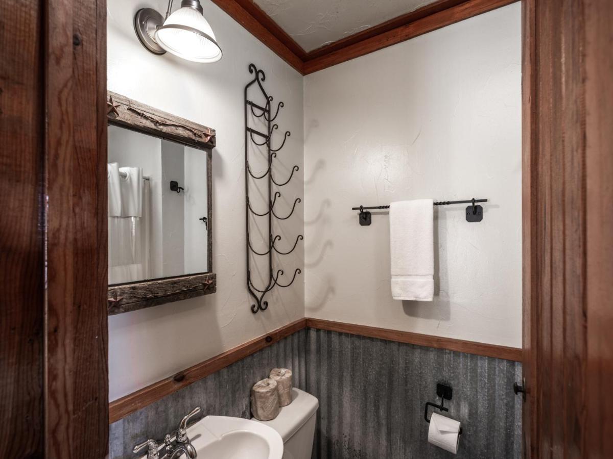 Apache Village Cabinette 11, Queen Bed, Midtown, Sleeps 2 Рюидозо Екстериор снимка