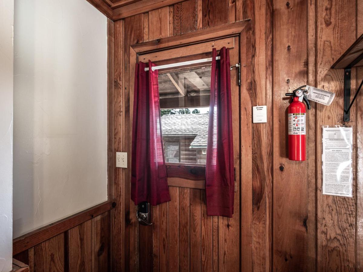 Apache Village Cabinette 11, Queen Bed, Midtown, Sleeps 2 Рюидозо Екстериор снимка